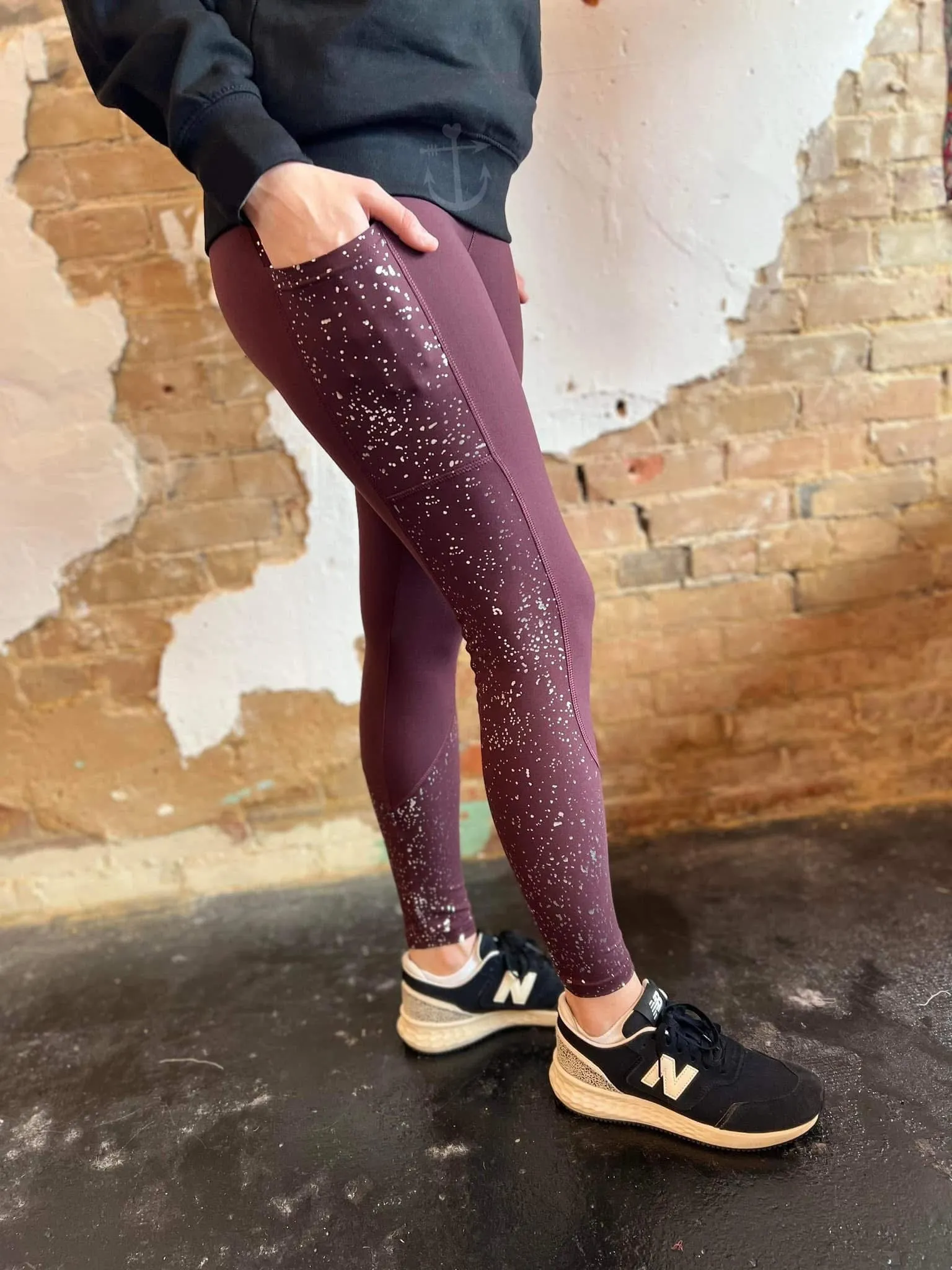 M ONLY Anchored Arrows Leggings in Burgundy   Silver Metallic Fleck w/pockets